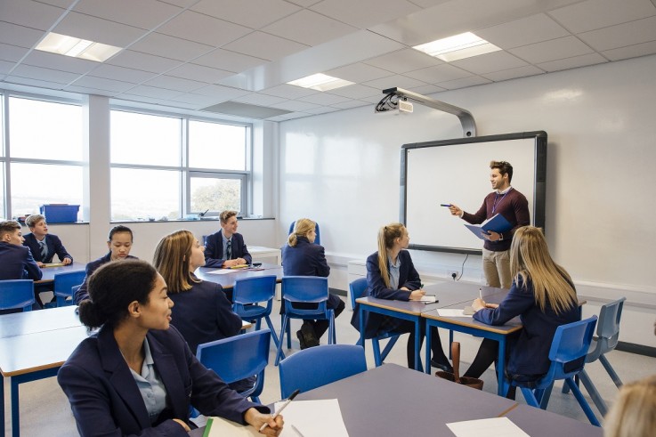 Andrews houdt school open
