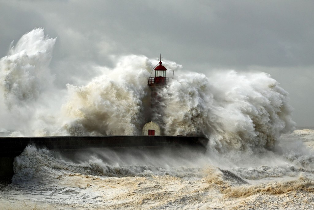 Grote schade door storm; Andrews Sykes Klimaatverhuur schiet te hulp